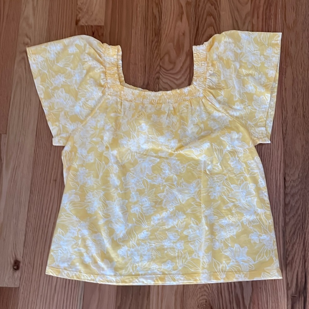 PXL woman’s 100% cotton yellow and white short sleeved top